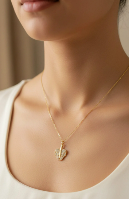 Elora Veyn  Kadın Kelebek Kanatlı Kalpli Çelik Kolye